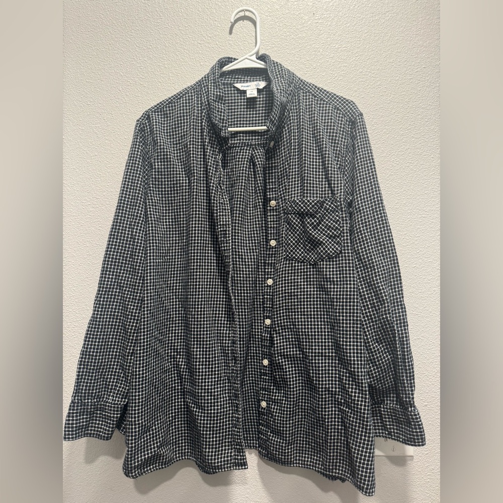 Old Navy Black and White Checkered Button Down Shirt